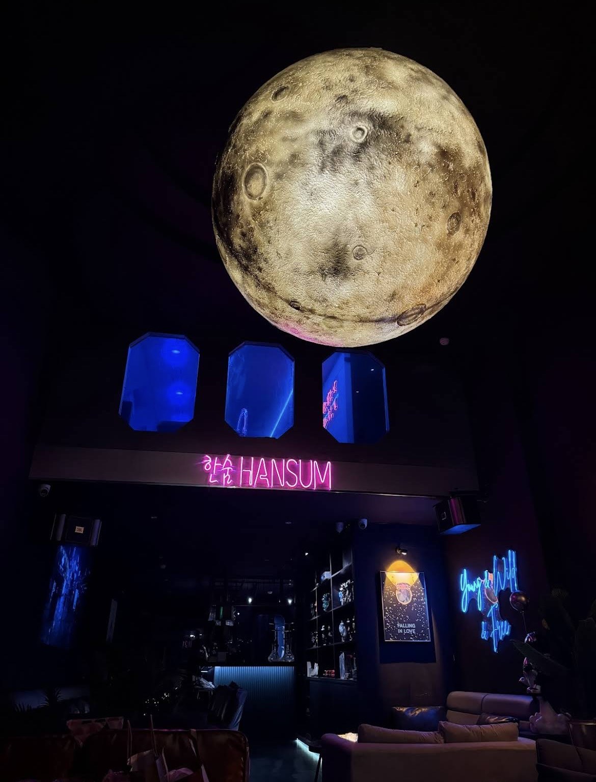 HANSUM interior